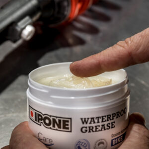 IPONE vodootporna mast za podmazivanje ležajeva WATERPROOF GREASE 200g